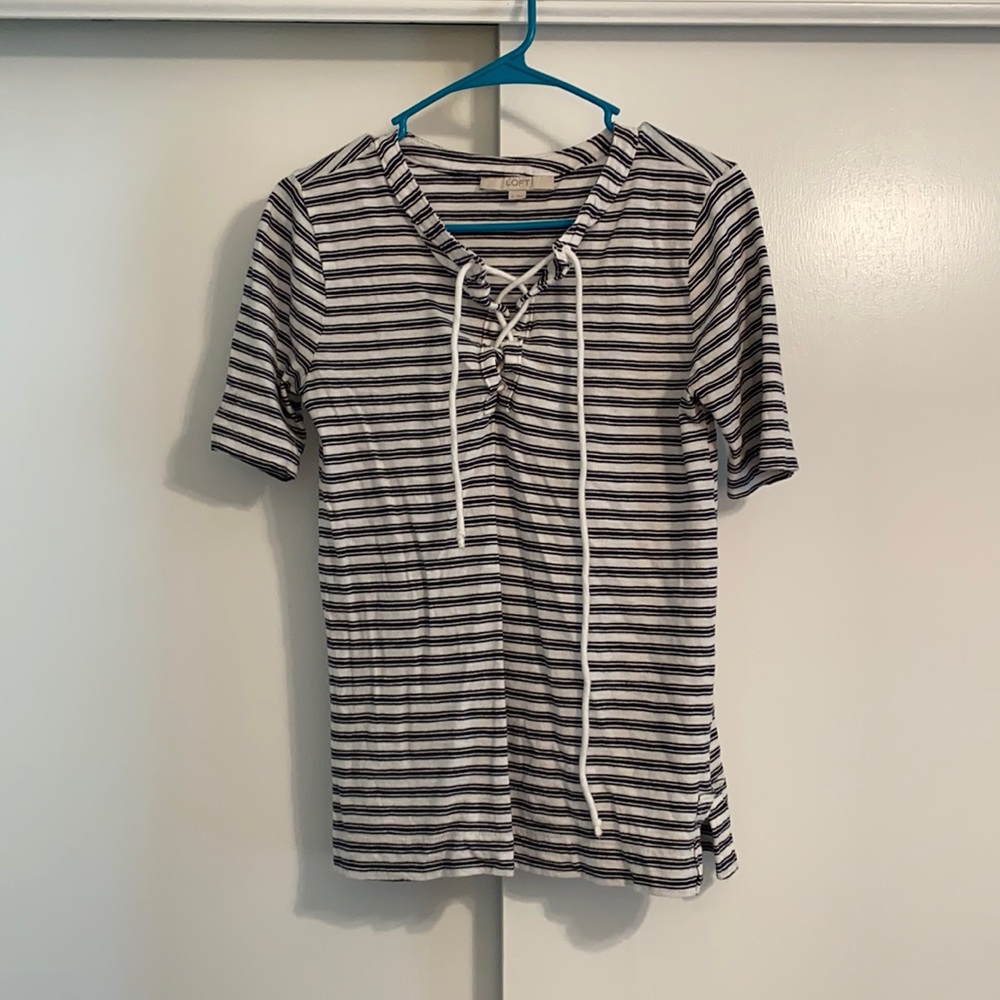 Super cute front cross top